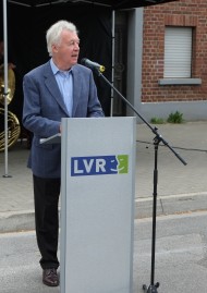 Bild von Jürgen Wihelm an einem Redepult